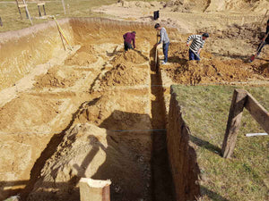 Excavation manuelle des poutres et des paliers pour la fondation d'un restaurant de 620 m² dans le département de Brasov thumbnail