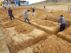 Excavation manuelle des poutres et des paliers pour la fondation d'un restaurant de 620 m² dans le département de Brasov thumbnail