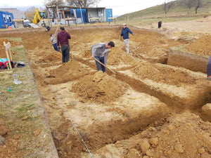Excavation manuelle des poutres et des paliers pour la fondation d'un restaurant de 620 m² dans le département de Brasov thumbnail