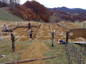 Excavation manuelle des poutres et des paliers pour la fondation d'un restaurant de 620 m² dans le département de Brasov thumbnail