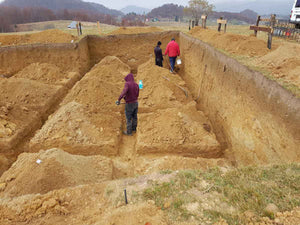 Excavation manuelle des poutres et des paliers pour la fondation d'un restaurant de 620 m² dans le département de Brasov thumbnail