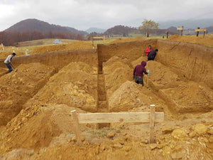 Excavation manuelle des poutres et des paliers pour la fondation d'un restaurant de 620 m² dans le département de Brasov thumbnail