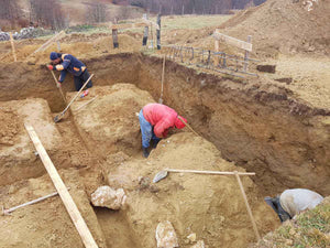 Excavation manuelle des poutres et des paliers pour la fondation d'un restaurant de 620 m² dans le département de Brasov thumbnail