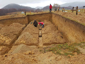 Excavation manuelle des poutres et des paliers pour la fondation d'un restaurant de 620 m² dans le département de Brasov thumbnail