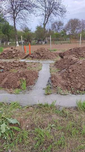 Excavation mécanisée et coulage de la semelle de fondation pour une maison de 130 m2 dans le département d'Ilfov, à Snagov thumbnail