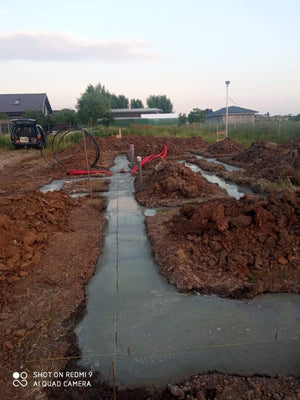Excavation et coulage de béton pour la fondation d'une maison métallique de plain-pied dans le département d'Ilfov thumbnail