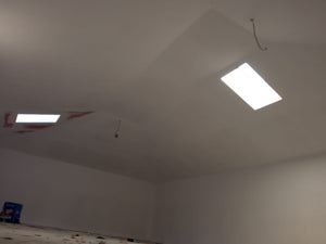 Ponçage, préparation et application d'une couche d'apprêt pour une maison métallique de plain-pied thumbnail