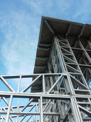 Montage de la structure métallique pour un projet de maison de 294 mètres carrés thumbnail