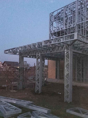 Montage de la structure métallique pour un projet de maison de 294 mètres carrés thumbnail