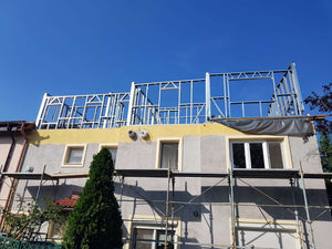 Application d'enduit décoratif sur une maison de plain-pied en construction thumbnail