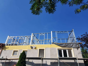 Application d'enduit décoratif sur une maison de plain-pied en construction thumbnail