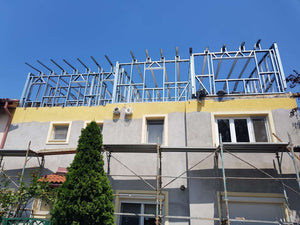 Application d'enduit décoratif sur une maison de plain-pied en construction thumbnail
