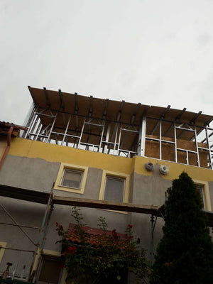 Application d'enduit décoratif sur une maison de plain-pied en construction thumbnail