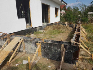 Construction d'une terrasse extérieure brute non couverte, au niveau de la fondation, pour le projet de maison de 260 mètres carrés
 thumbnail
