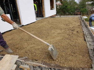 Construction d'une terrasse extérieure brute non couverte, au niveau de la fondation, pour le projet de maison de 260 mètres carrés
 thumbnail