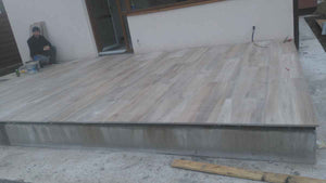 Terrasse extérieure non couverte carrelée projet de maison 191 mètres carrés thumbnail