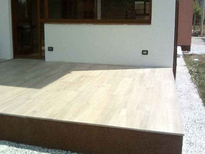Terrasse extérieure non couverte carrelée projet de maison 191 mètres carrés thumbnail