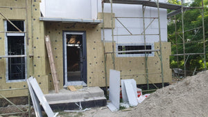 Isolation thermique extérieure à la laine de roche et enduit de finition pour la construction d'une maison de 130 mètres carrés thumbnail