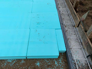 Isolation thermique de la fondation d'une maison de 162 mètres carrés réalisée à Snagov thumbnail