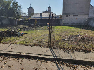 Traçage des axes de construction, excavation et coulage de la semelle de fondation d'une maison de 198 mètres carrés thumbnail
