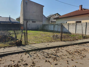 Traçage des axes de construction, excavation et coulage de la semelle de fondation d'une maison de 198 mètres carrés thumbnail