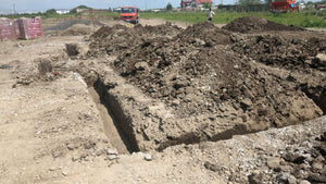 Traçage de la fondation du projet de maison et excavation mécanisée thumbnail