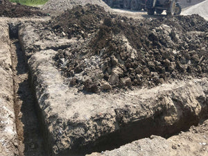 Traçage de la fondation du projet de maison et excavation mécanisée thumbnail