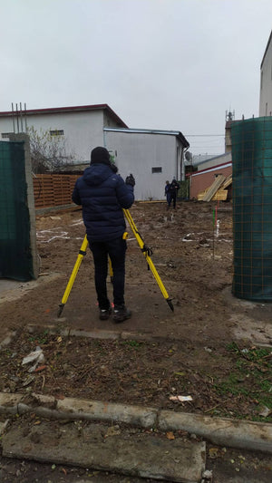 Traçage de l'excavation et mise en place de l'armature pour la fondation du projet de maison de 157 mètres carrés thumbnail
