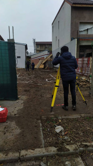 Traçage de l'excavation et mise en place de l'armature pour la fondation du projet de maison de 157 mètres carrés thumbnail
