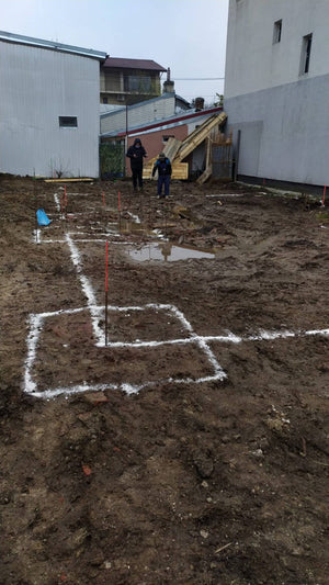 Traçage de l'excavation et mise en place de l'armature pour la fondation du projet de maison de 157 mètres carrés thumbnail