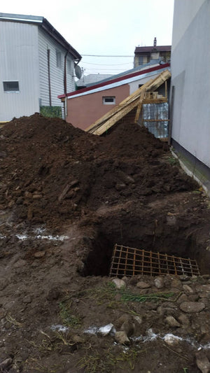 Traçage de l'excavation et mise en place de l'armature pour la fondation du projet de maison de 157 mètres carrés thumbnail