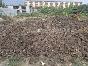 Traçage et excavation de la fondation pour une maison à un étage à Bucarest thumbnail