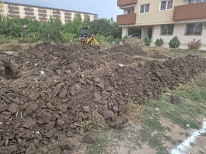 Traçage et excavation de la fondation pour une maison à un étage à Bucarest thumbnail