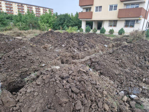 Traçage et excavation de la fondation pour une maison à un étage à Bucarest thumbnail