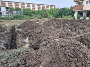 Traçage et excavation de la fondation pour une maison à un étage à Bucarest thumbnail