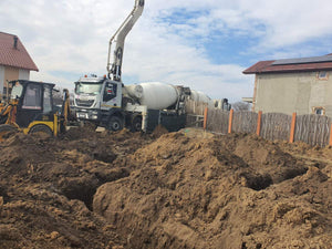 Traçage et excavation de la fondation pour une maison en structure métallique de 134 mètres carrés thumbnail