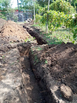 Traçage et excavation de la fondation pour la construction d'une maison de plain-pied de 84 mètres carrés dans le département d'Ialomita thumbnail