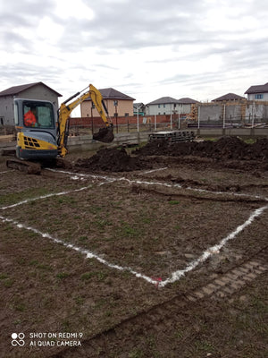 Traçage et excavation mécanisée de la fondation pour un projet de maison rez-de-chaussée et un étage à Berceni thumbnail