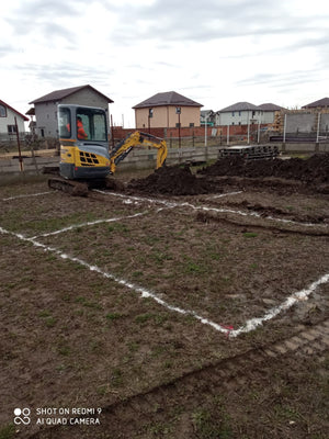 Traçage et excavation mécanisée de la fondation pour un projet de maison rez-de-chaussée et un étage à Berceni thumbnail
