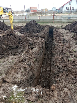 Traçage et excavation mécanisée de la fondation pour un projet de maison rez-de-chaussée et un étage à Berceni thumbnail