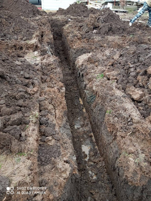 Traçage et excavation mécanisée de la fondation pour un projet de maison rez-de-chaussée et un étage à Berceni thumbnail