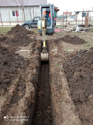 Traçage et excavation mécanisée de la fondation pour un projet de maison rez-de-chaussée et un étage à Berceni thumbnail