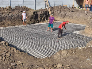 Couler une chape de nivellement et installer des armatures pour une dalle de sol thumbnail
