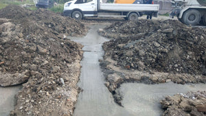 Couler du béton pour la fondation d'une maison métallique thumbnail