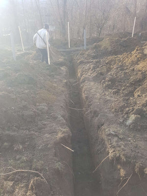 Couler du béton dans la semelle de fondation pour un projet de pension agrotouristique thumbnail