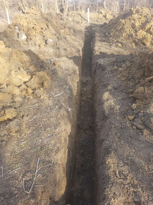 Couler du béton dans la semelle de fondation pour un projet de pension agrotouristique thumbnail