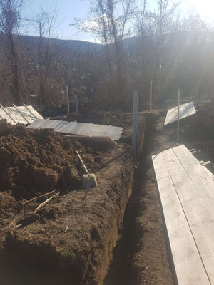 Couler du béton dans la semelle de fondation pour un projet de pension agrotouristique thumbnail