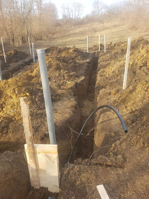 Couler du béton dans la semelle de fondation pour un projet de pension agrotouristique thumbnail