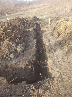 Couler du béton dans la semelle de fondation pour un projet de pension agrotouristique thumbnail