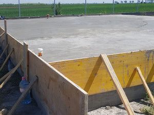 Élévation et coulage de la fondation pour une maison clé en main à Domnesti thumbnail